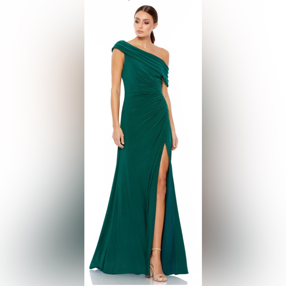 Mac Duggal beutiful off the shoulder dress.New with Tags